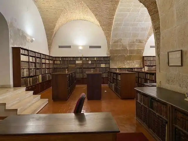 Middle level of King João’s Library