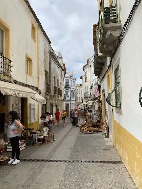 And Évora street
