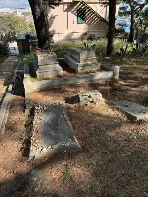 Some of the graves near the base of the old Jewish Cemetery