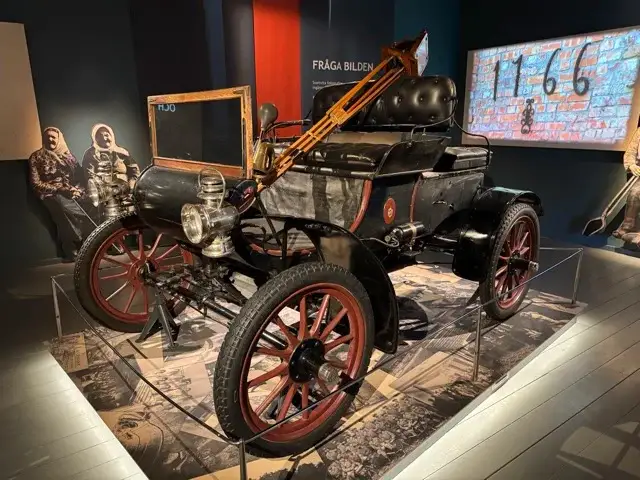 An old car on the first level of Länsmuseet Gävleborg