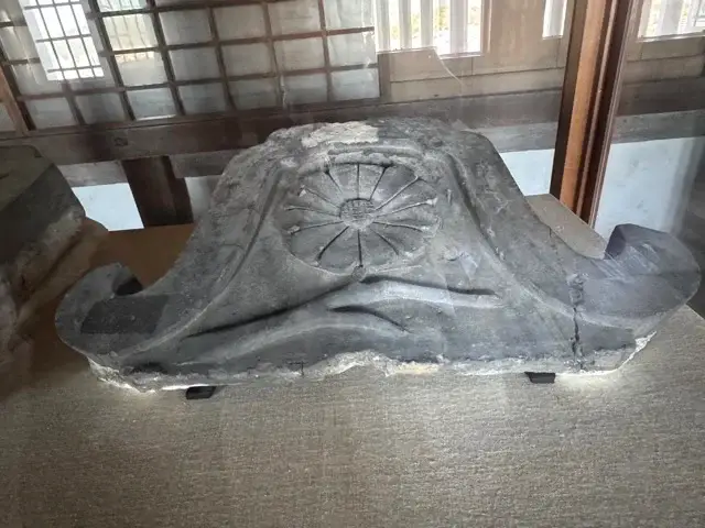Onigawara (ridge-end tile bearing a jünigiku-mon (twelve petal chrysanthemum crest)