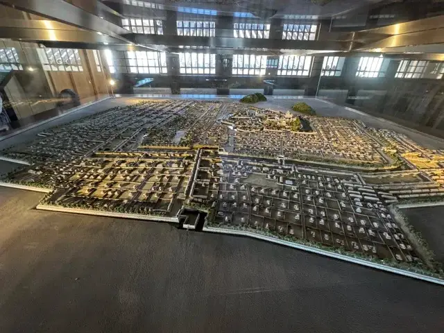 Model of Himeji Castle in the midst of the old castle town that surrounded it