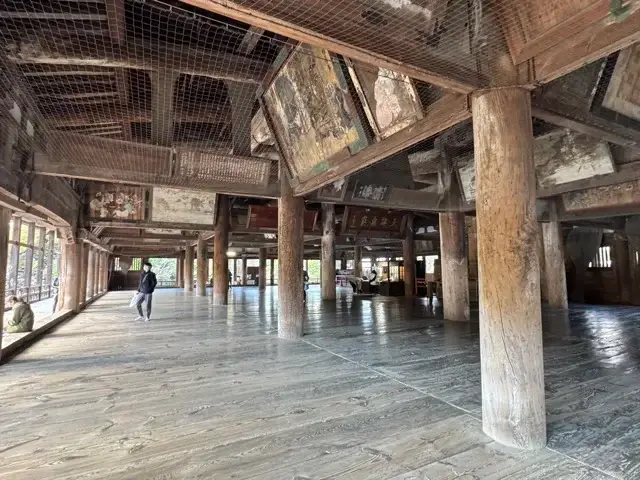 Hokoku Jinga interior