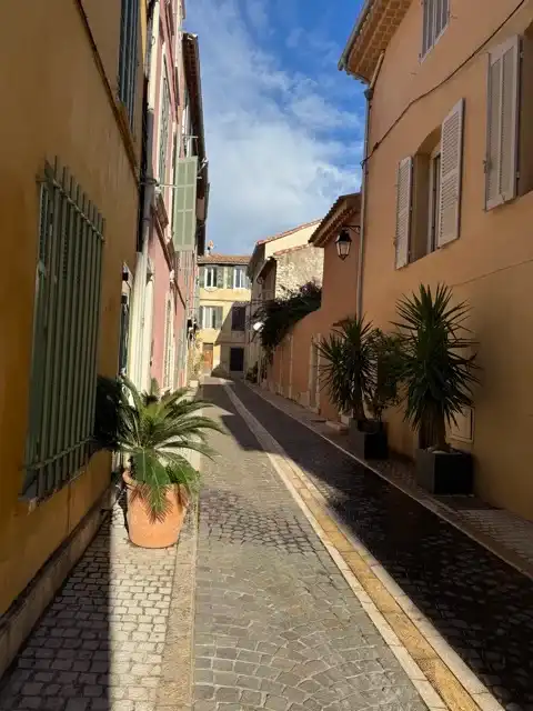 Another Cassis street