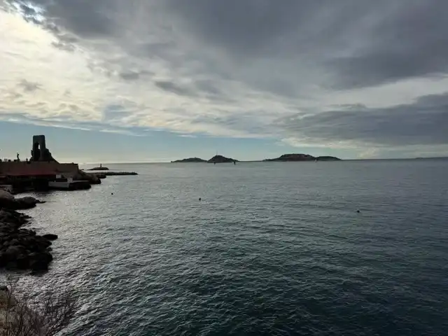 The sea as seen on the way to Vallon des Auffes
