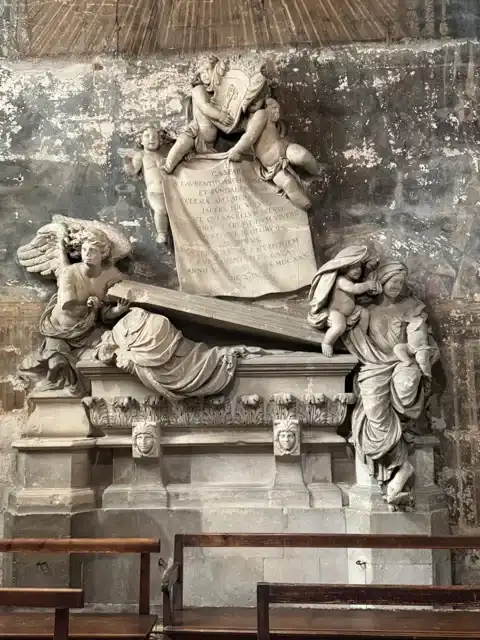 Sculptures in one of the side chapels