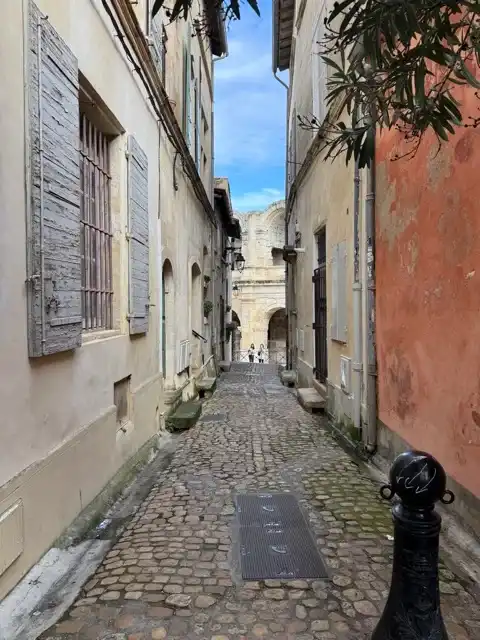 Yet another Arles street