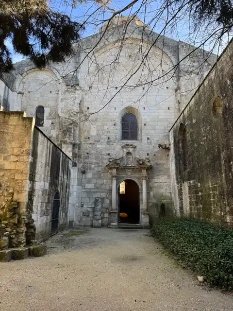 Église Saint-Honorat exterior