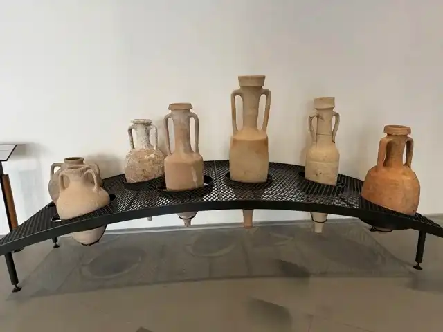 Some vessels for storing and carrying liquids, particularly wine