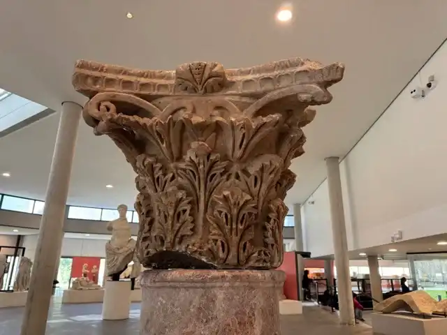 A column capitol on display at the Musée départemental Arles antique