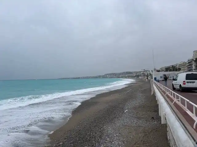 The Mediterranean as seen from roughly the same spot on the Promenade des Anglais, but looking in the other direction