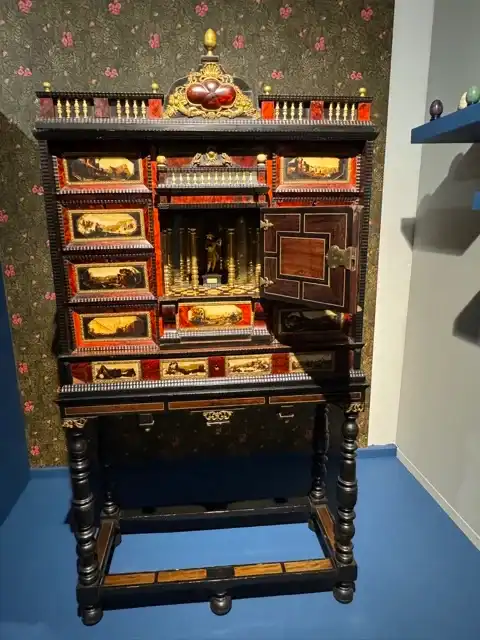 Cabinet (of curiosities?)