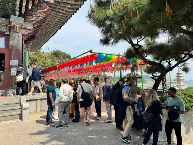 A small portion of the crowds at Haedong Yonggungsa Temple