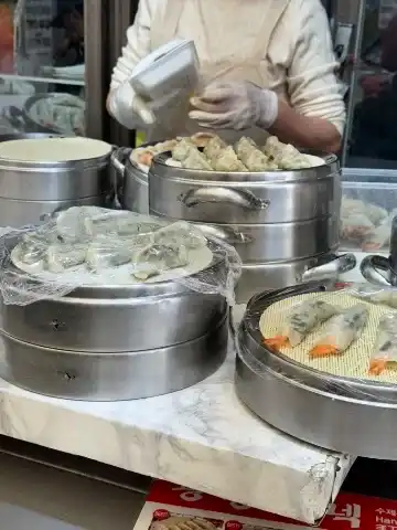 First stop on the Seoul Food Tour: steamed dumplings