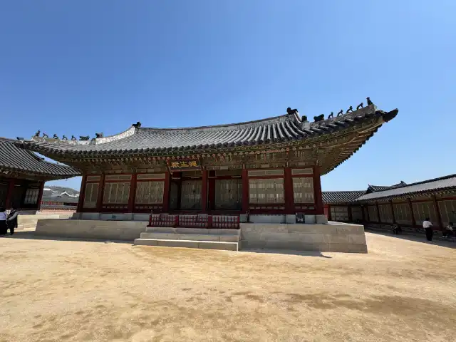 Still another building at Gyeongbokgung Palace