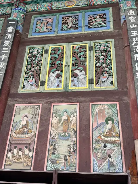A mural on the back wall of the main hall of Jogyesa Temple