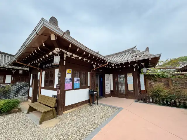 The other building of the Jeonju Hanok Village History Museum