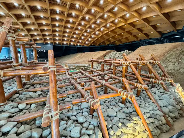 Inside the Geumgwanchong Tomb museum