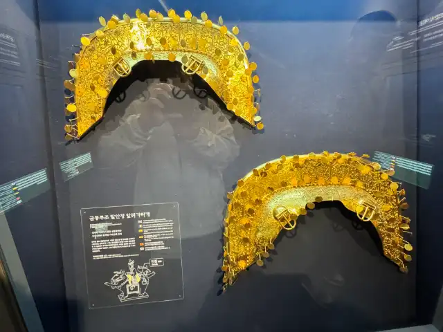 Relics currently in the Cheonmachong Tomb