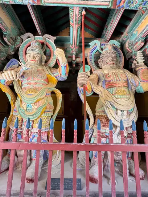 Guardian statues in one side of Bulguksa's second gate structure
