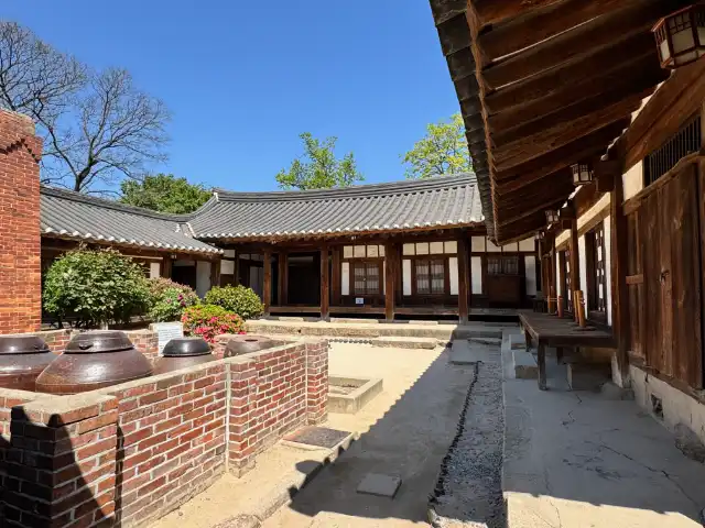 Gyochon Village: Gyeongju Choe Family Academy