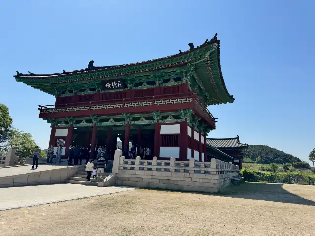 One end of the Woljeonggyo Bridge