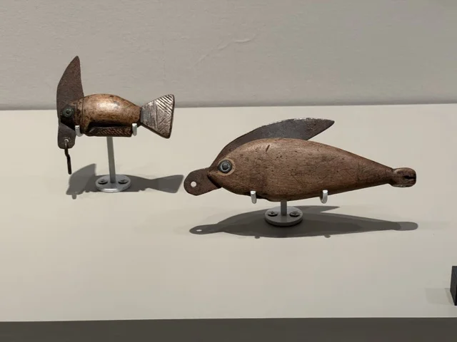 Fish-shaped knives