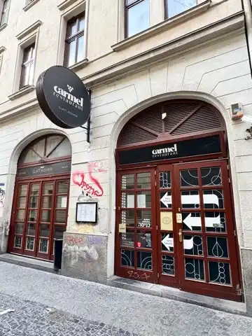 Glatt kosher restaurant on Kazinczy Street