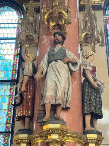 One of the many sets of sculptures in the lobby of the upper chamber