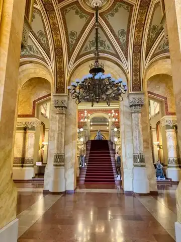The lobby of Pesti Vigadó