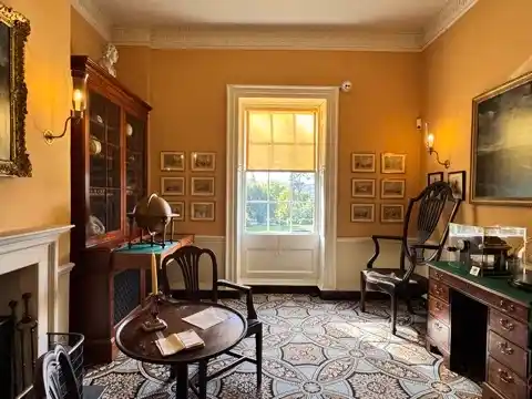 Gentleman's retreat