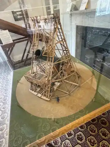 Scale model of a large telescope built by Herschel