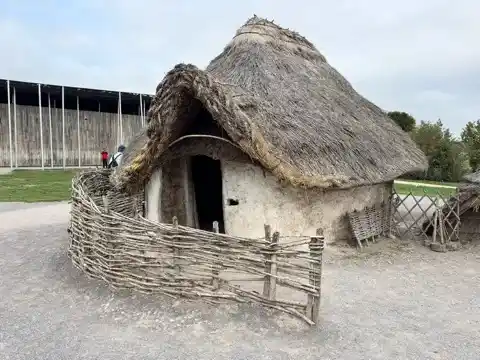 Replica of what dwellings are believed to have looked like in the Stonehenge era