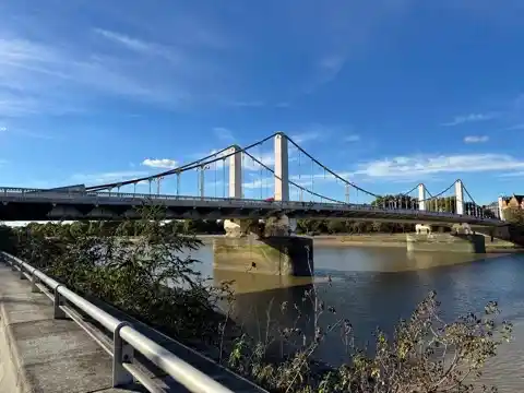A Thames River bridge I crossed