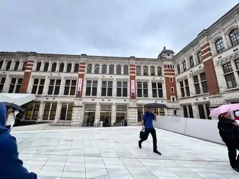 Main V&A entrance